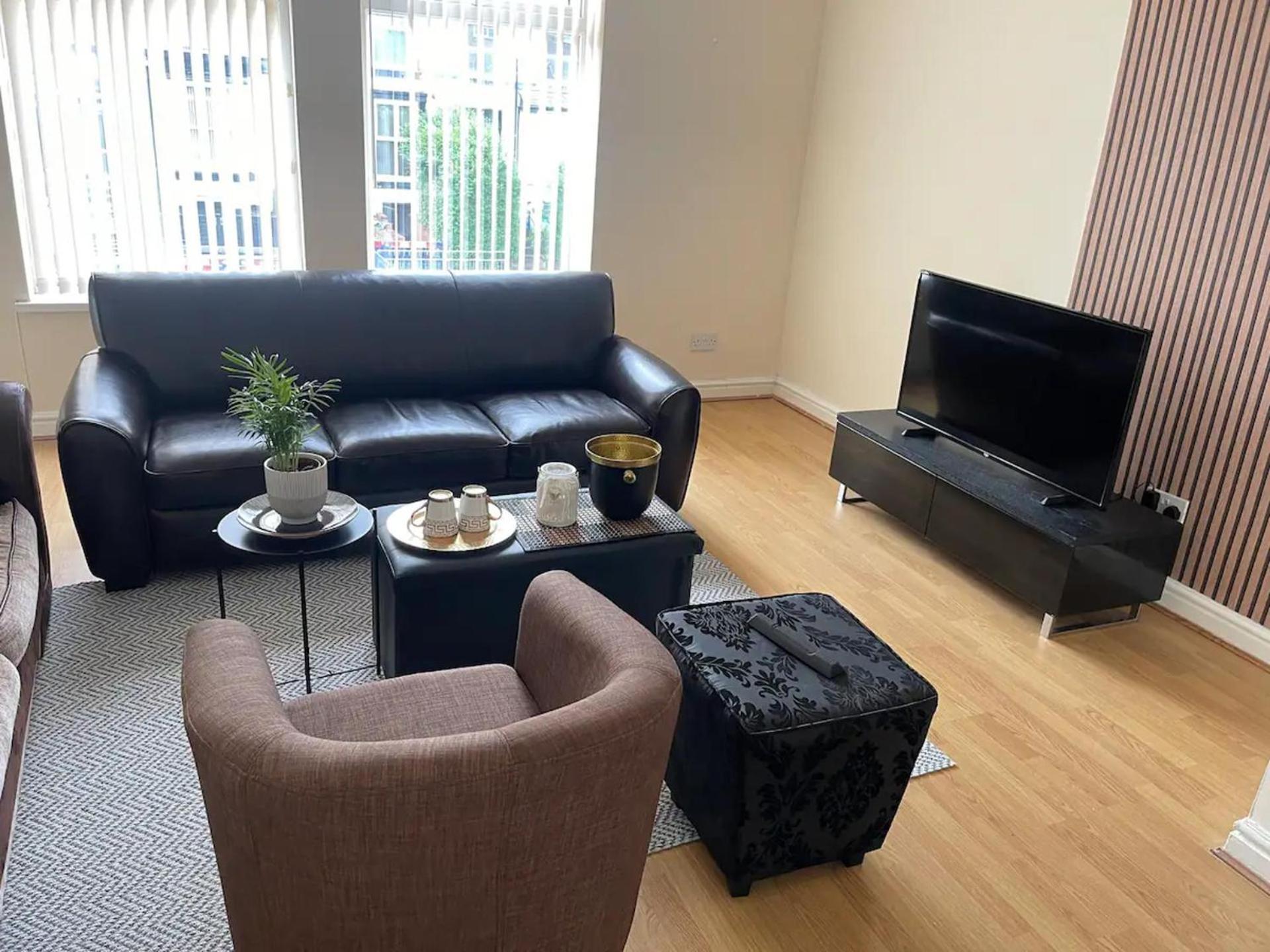 2-Bed Apartment - Sleeps 4 - Street Parking - Wifi Manchester Bagian luar foto
