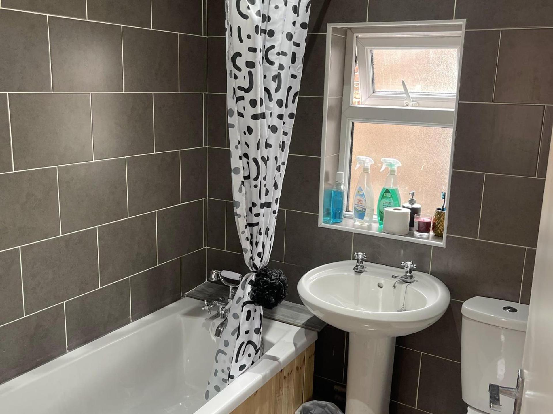 2-Bed Apartment - Sleeps 4 - Street Parking - Wifi Manchester Bagian luar foto