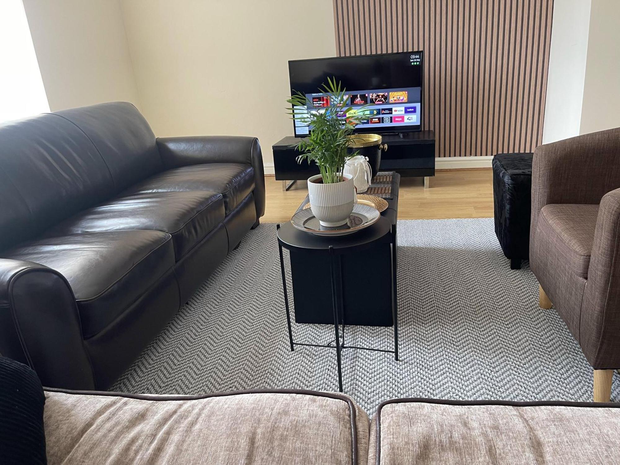 2-Bed Apartment - Sleeps 4 - Street Parking - Wifi Manchester Bagian luar foto