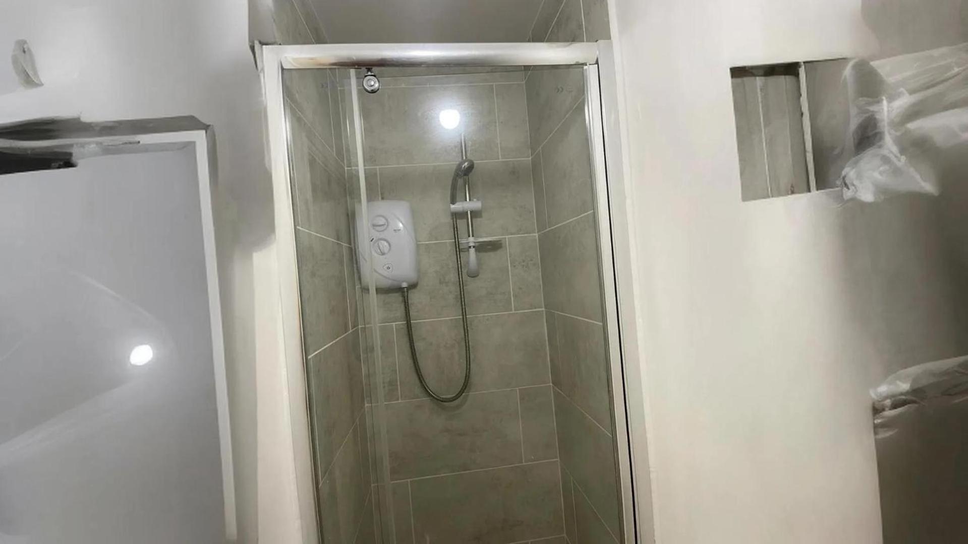 2-Bed Apartment - Sleeps 4 - Street Parking - Wifi Manchester Bagian luar foto
