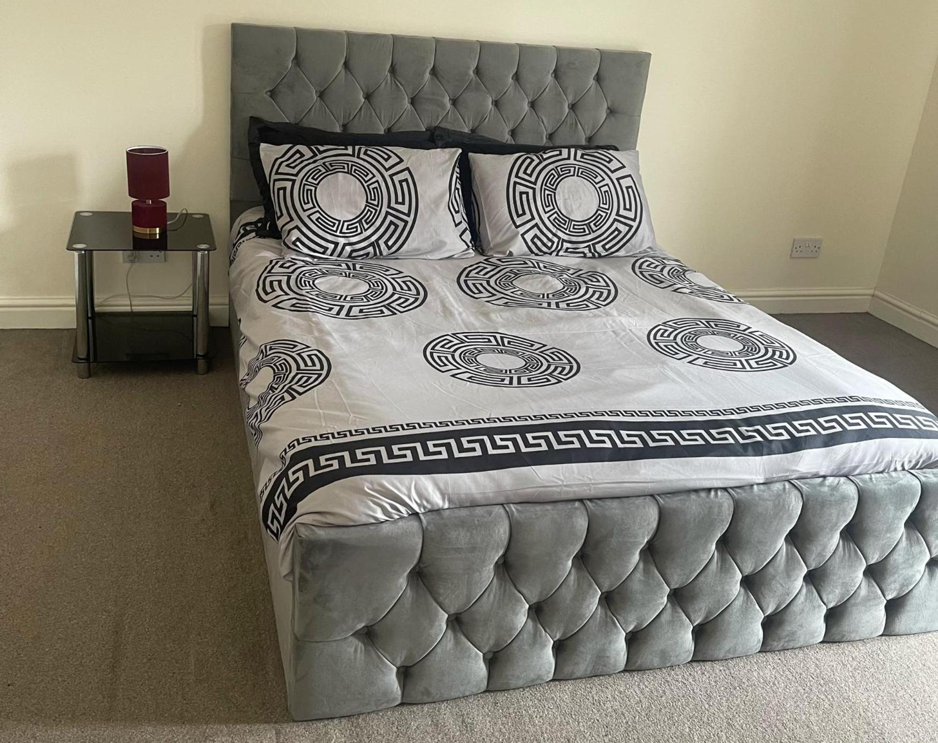 2-Bed Apartment - Sleeps 4 - Street Parking - Wifi Manchester Bagian luar foto
